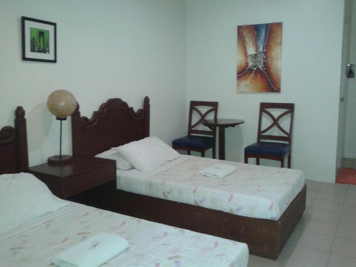 11Th Street Bed And Breakfast Bacolod Habitación foto