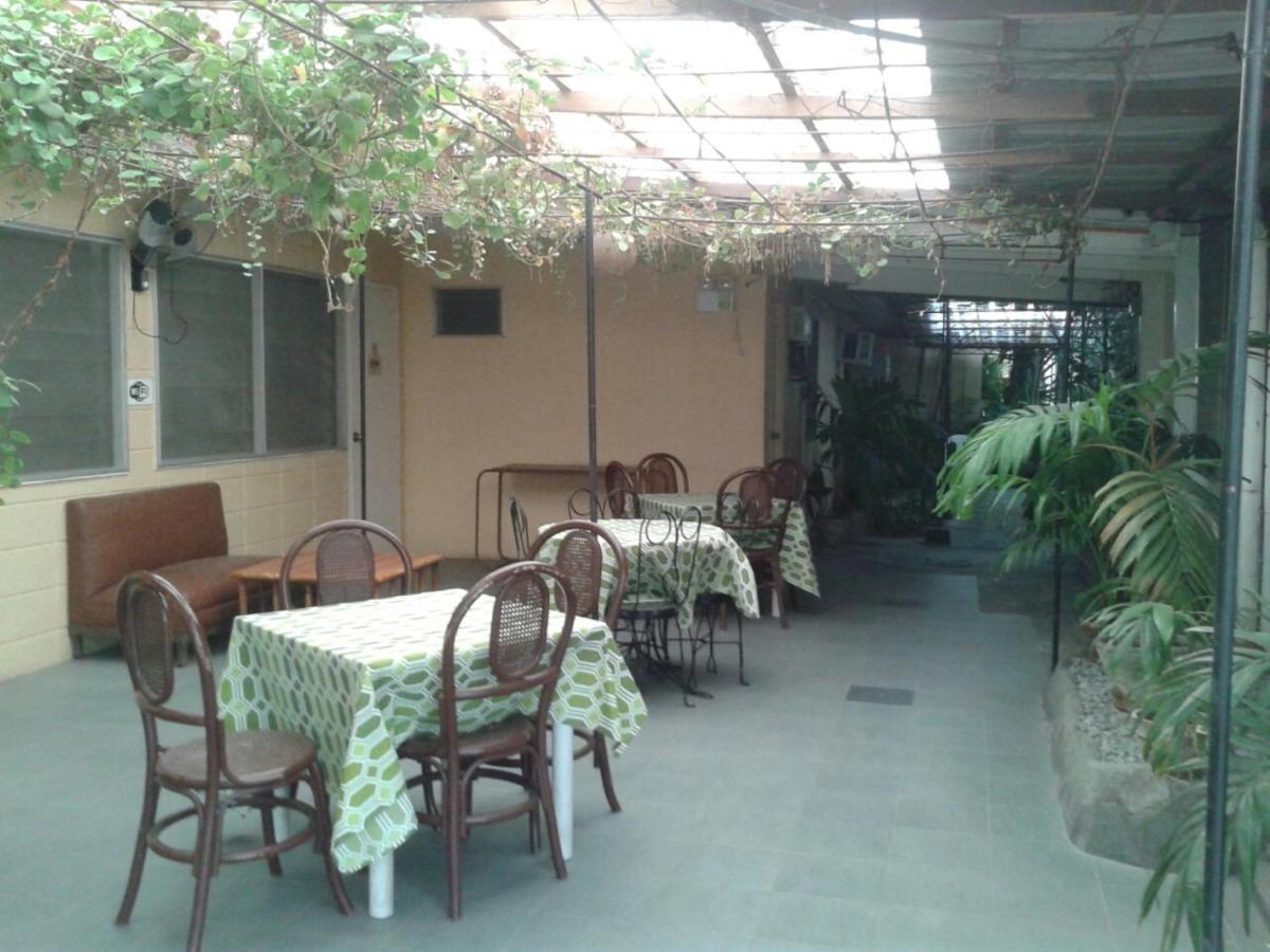 11Th Street Bed And Breakfast Bacolod Exterior foto